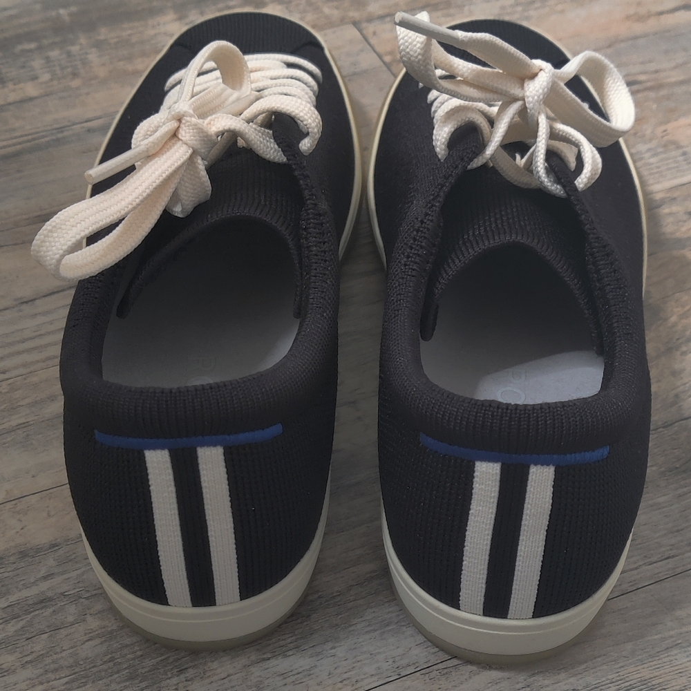 ๐ Rothy's The Lace Up Sneaker Black and Cream Sneakers - Picture 2 of 5